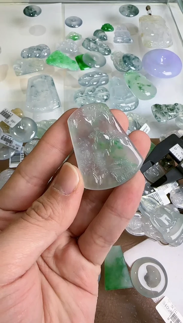 【闪购商品】翡翠吊坠(不含链)未镶嵌