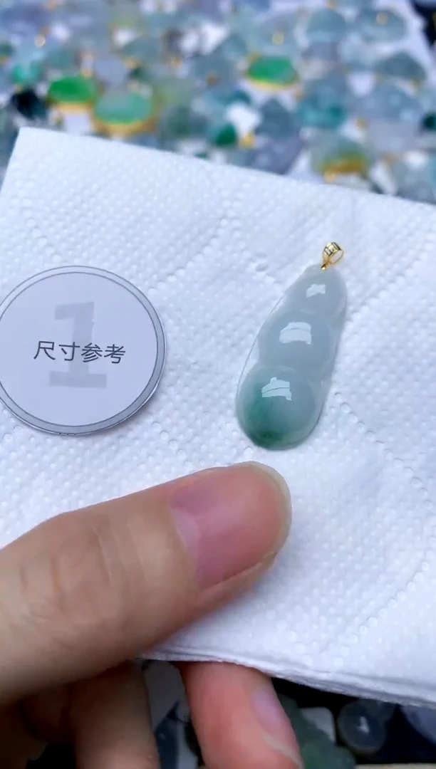 颈饰18K金镶嵌翡翠天然A货翡翠