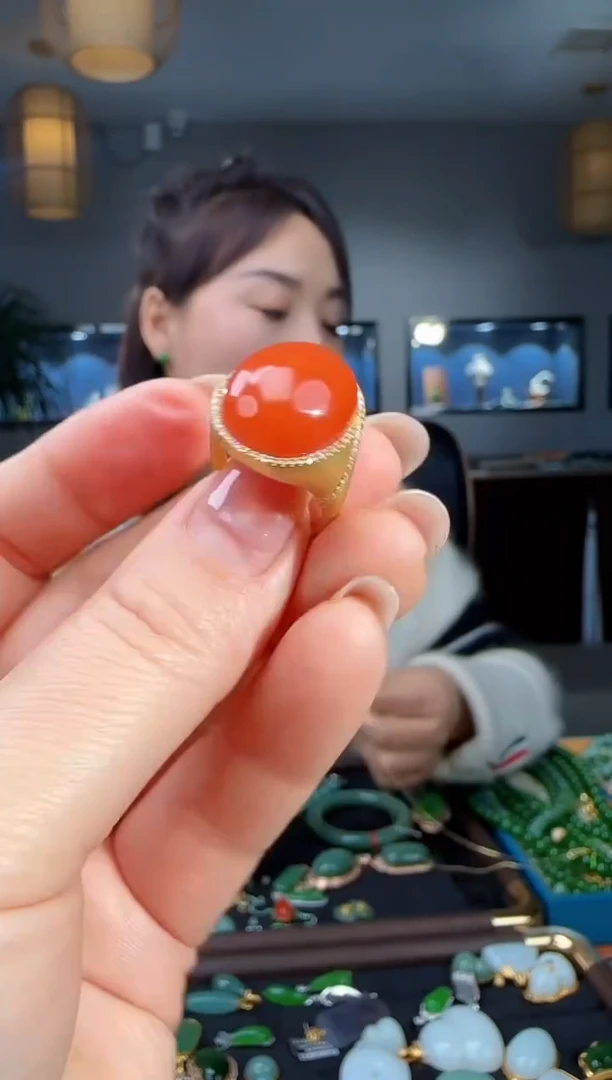 18K金镶嵌南红玛瑙戒指灰*蚁1