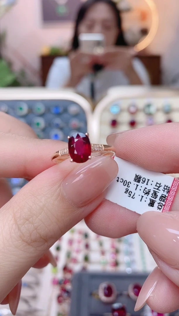 18K金镶嵌碧玺戒指碧玺1.3CT