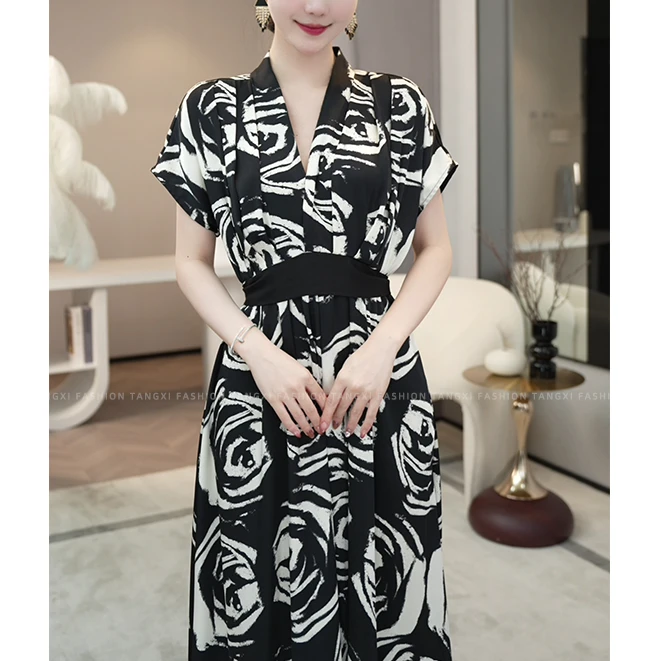 唐熹现货2025夏季新款【5209】轻奢气质小众收腰黑色V领连衣裙子女