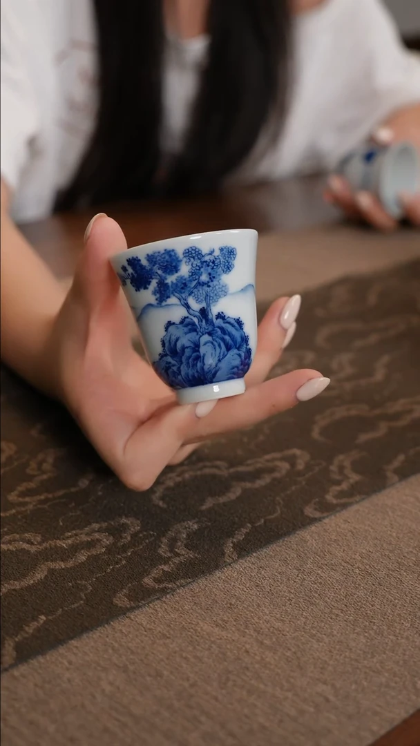 【青遇之境】釉下青花山水铃铛杯