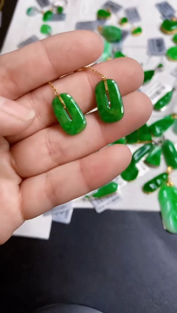 【闪购商品】翡翠颈饰18K金镶嵌耳饰