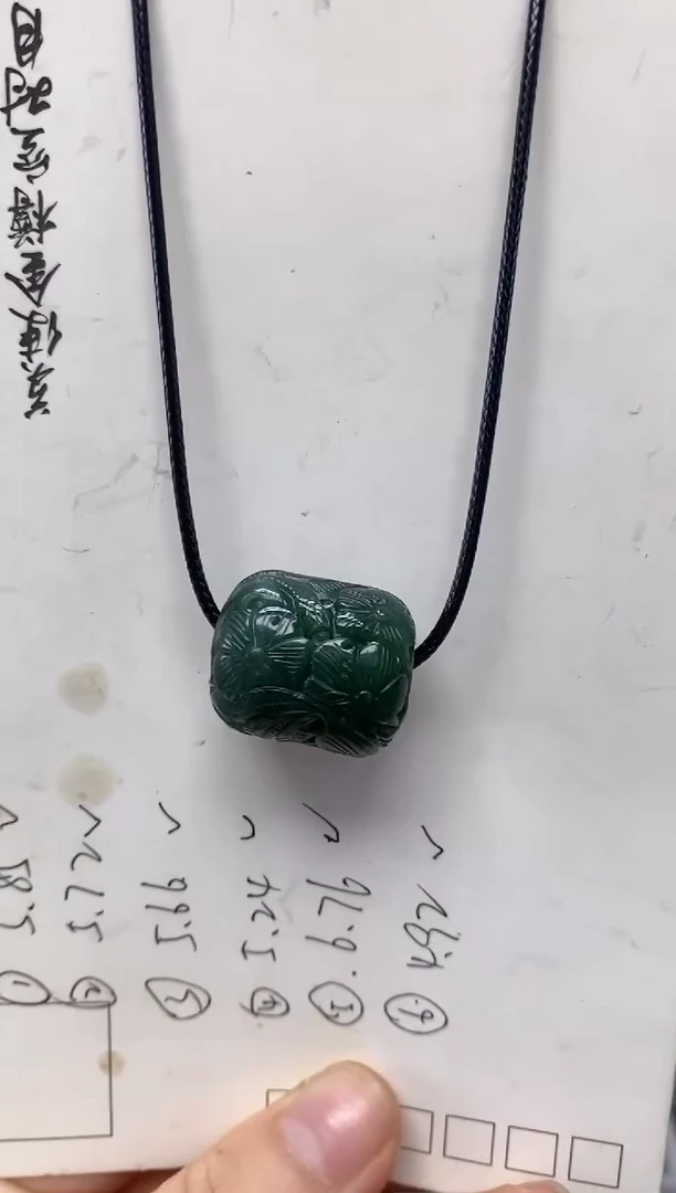 颈饰未镶嵌和田玉南****衣·