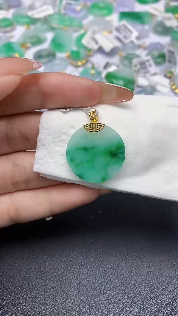 颈饰18K金镶嵌翡翠a货假一赔三支持复检百元上9元证书费自理