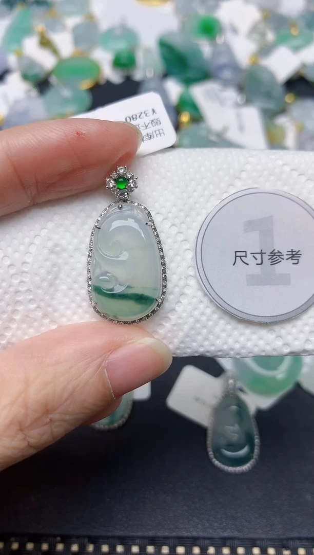 颈饰18K金镶嵌翡翠天然缅甸A货翡翠