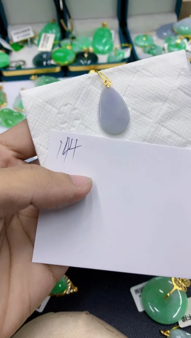 颈饰18K金镶嵌翡翠翡翠