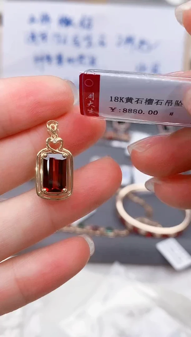颈饰18K金镶嵌石榴石高货