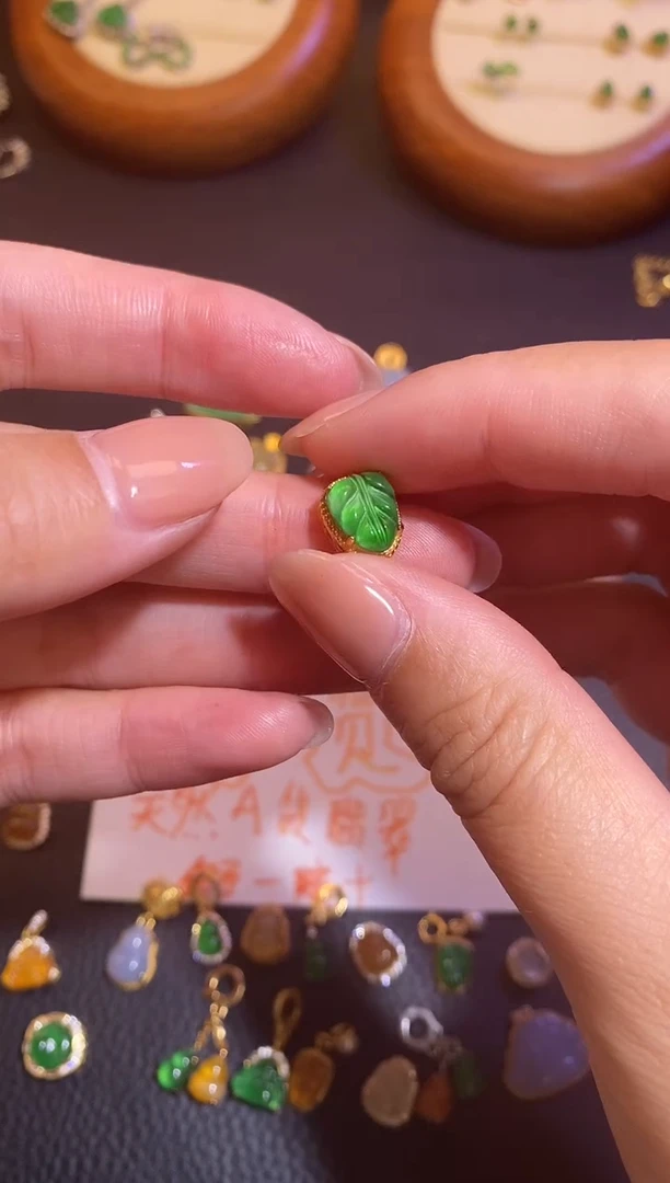 颈饰银S925镶嵌翡翠a货翡翠