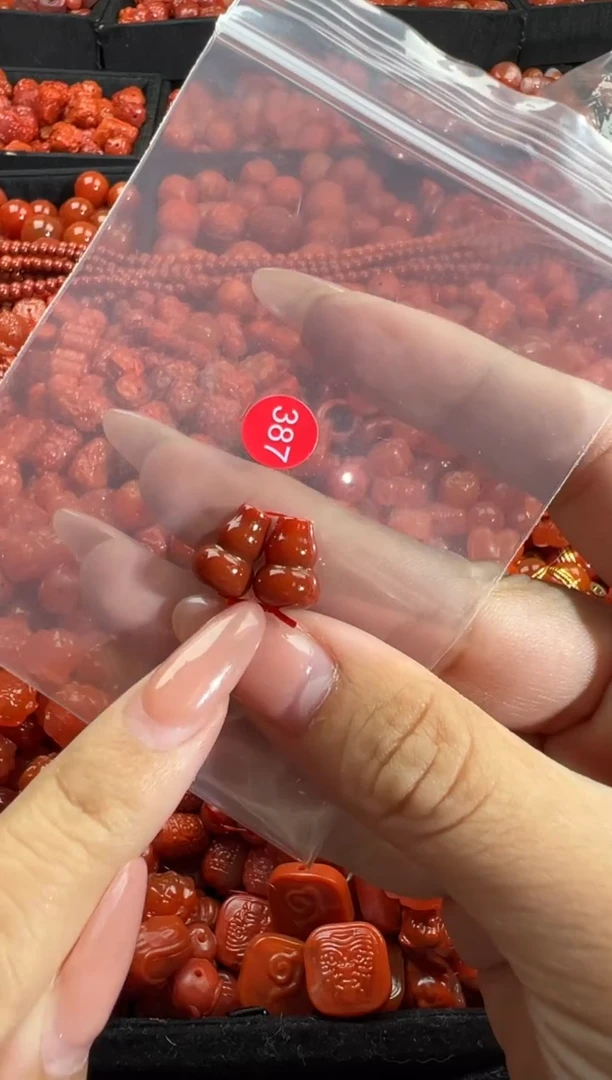 南红玛瑙未镶嵌颈饰1