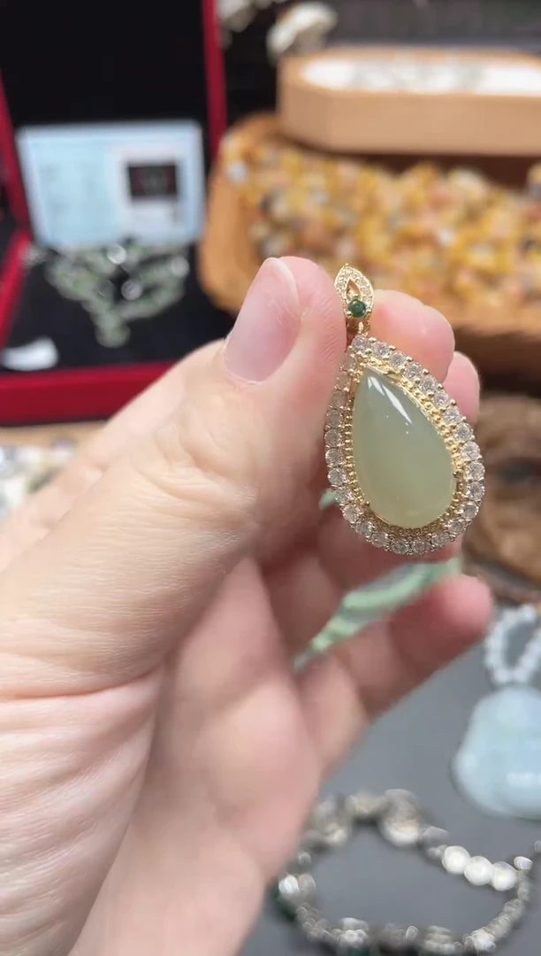 吊坠(赠链)未镶嵌和田玉多样性发货拍一发一