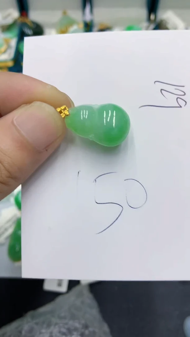 翡翠挂件18K金镶嵌翡翠