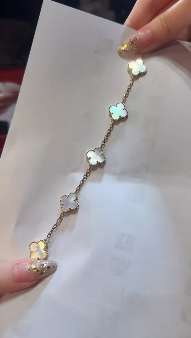 0贝壳（贝母）18K金镶嵌K黄五花白贝手链