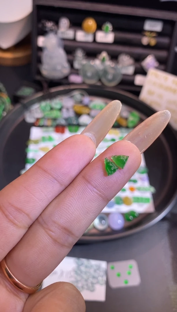 【闪购商品】翡翠挂件未镶嵌莲蓬