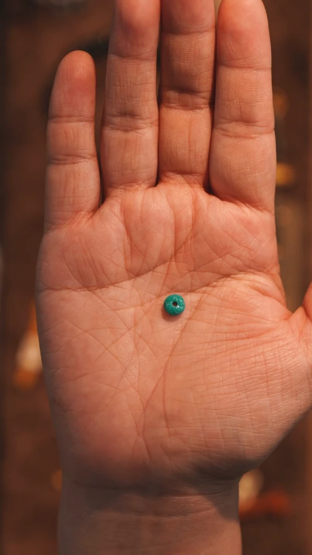 绿松石未镶嵌配珠松石暴力蓝扭花配珠