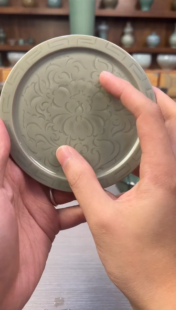 龙泉青瓷牡丹花盘