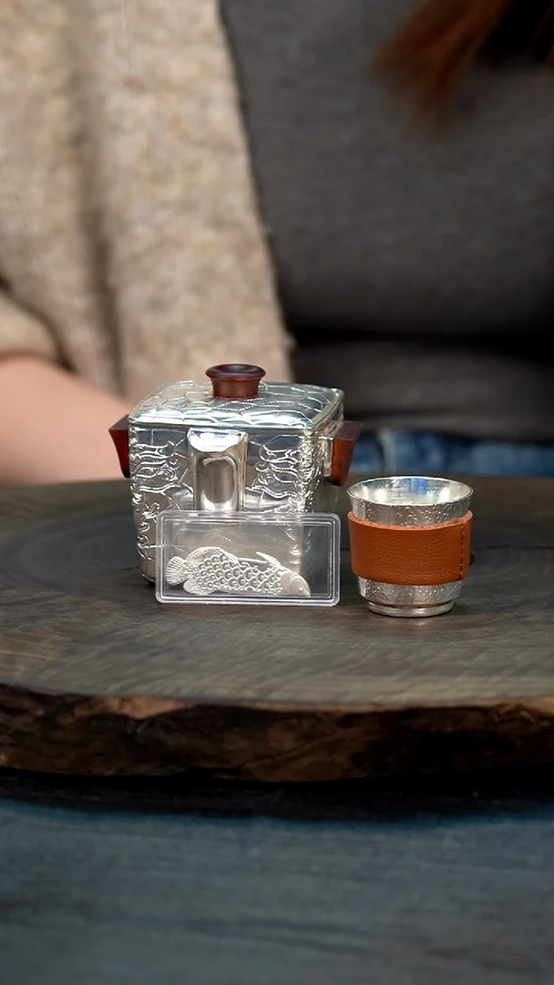 【闪购商品】手工锤纹银手抓壶+2杯子+银鱼