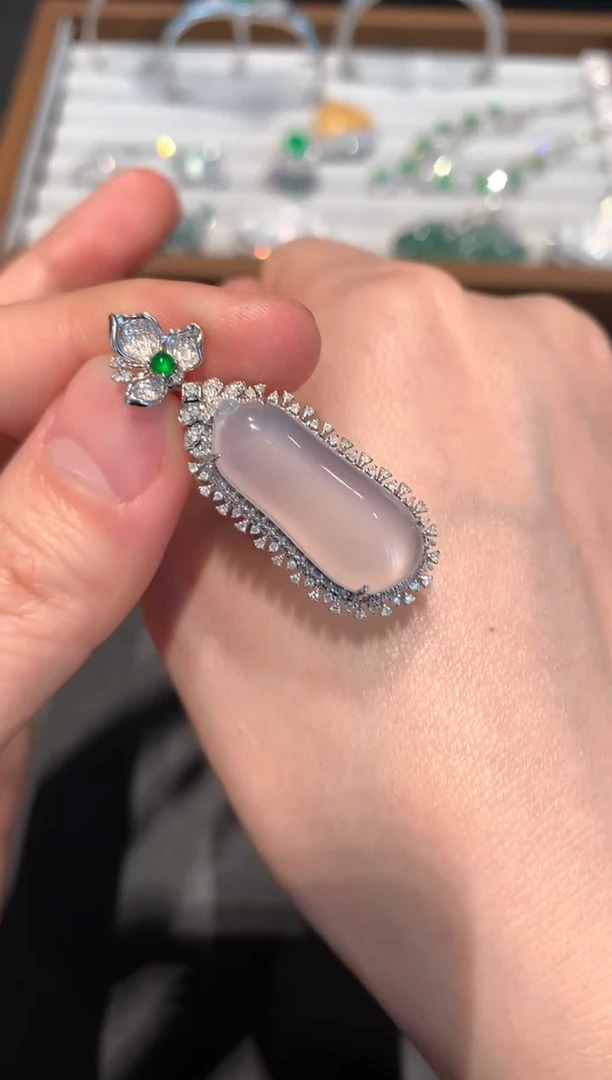 【闪购商品】翡翠吊坠(不含链)18K金镶嵌11800