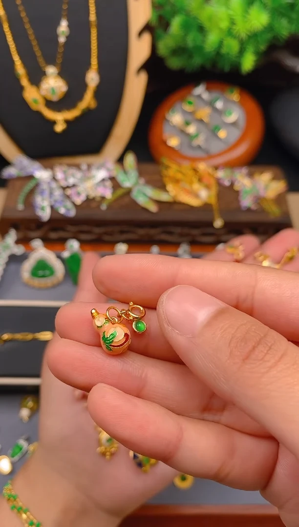 【闪购商品】翡翠吊坠(不含链)银S925镶嵌珐琅彩葫芦