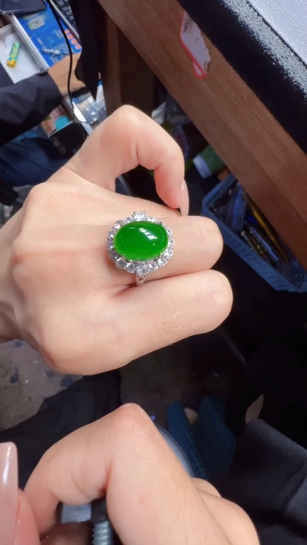 未镶嵌定制翡翠翡翠A货有轻微色差属于正常现象，戒指多样性发货1