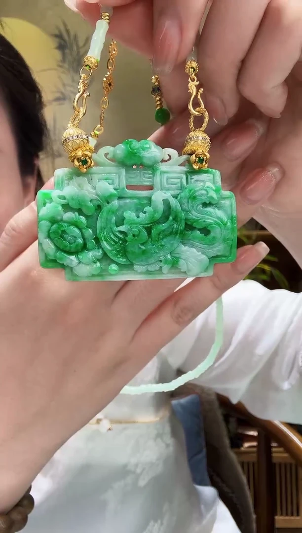 颈饰未镶嵌翡翠吊坠