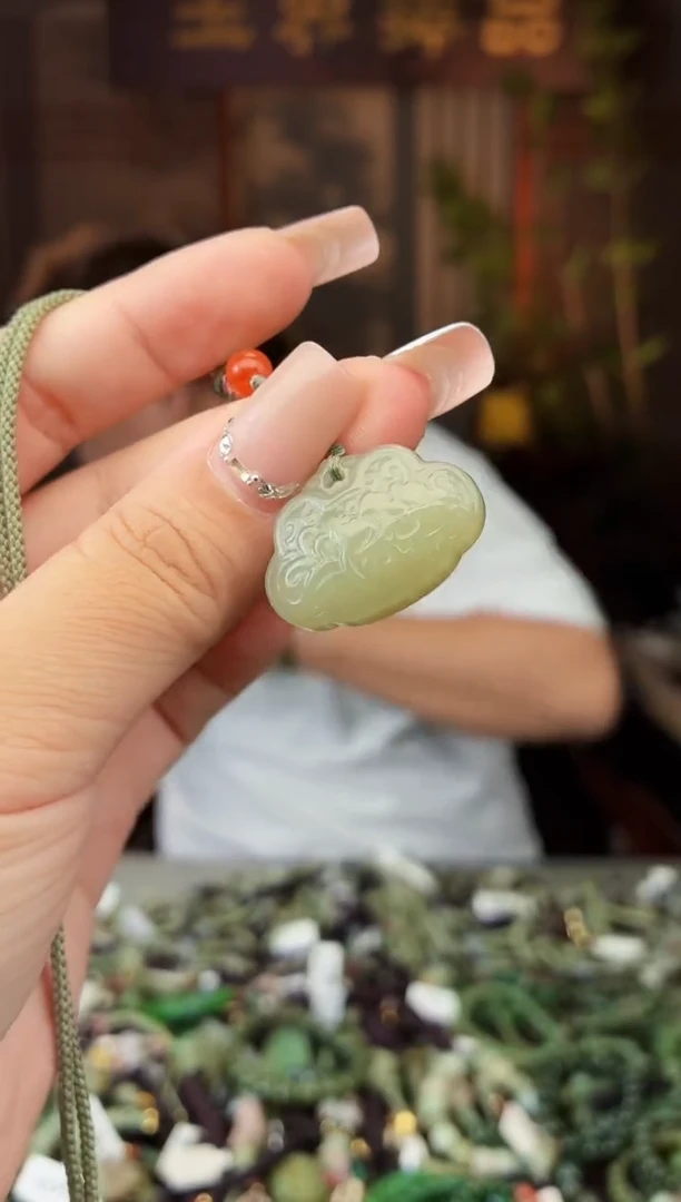 和田玉未镶嵌颈饰拍一发一