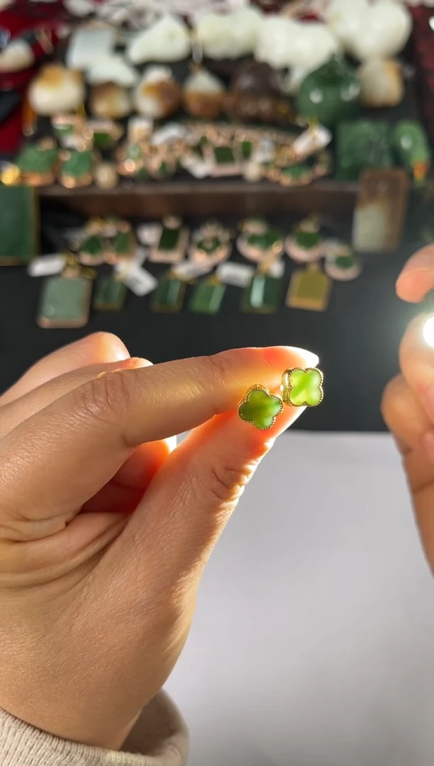 颈饰银S925镶嵌和田玉耳钉