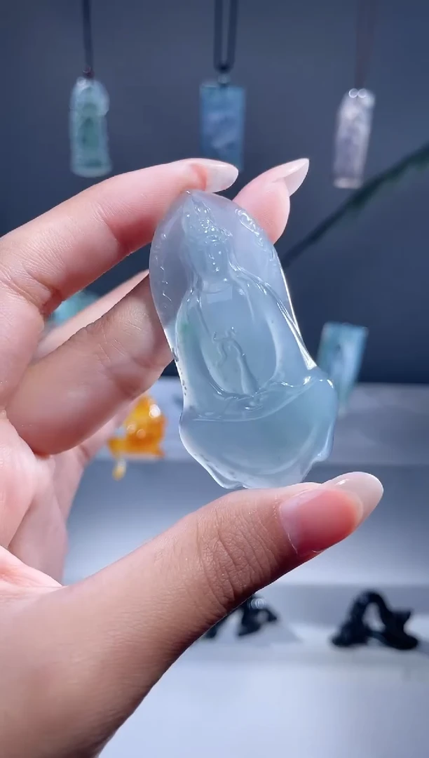 翡翠未镶嵌颈饰素衣观音