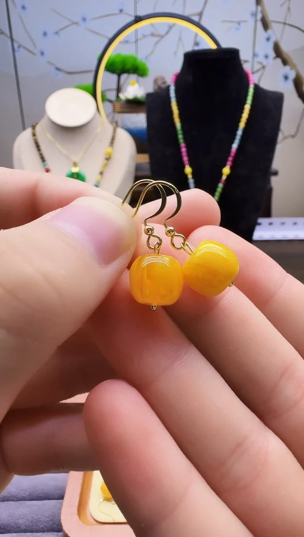 14K金镶嵌蜜蜡耳饰E01