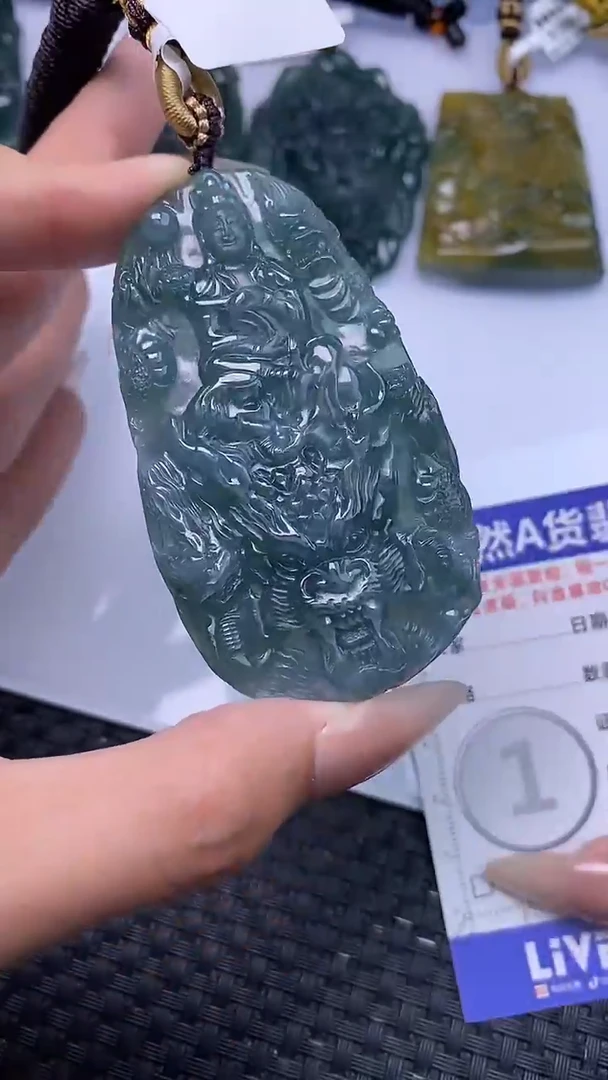 颈饰未镶嵌翡翠