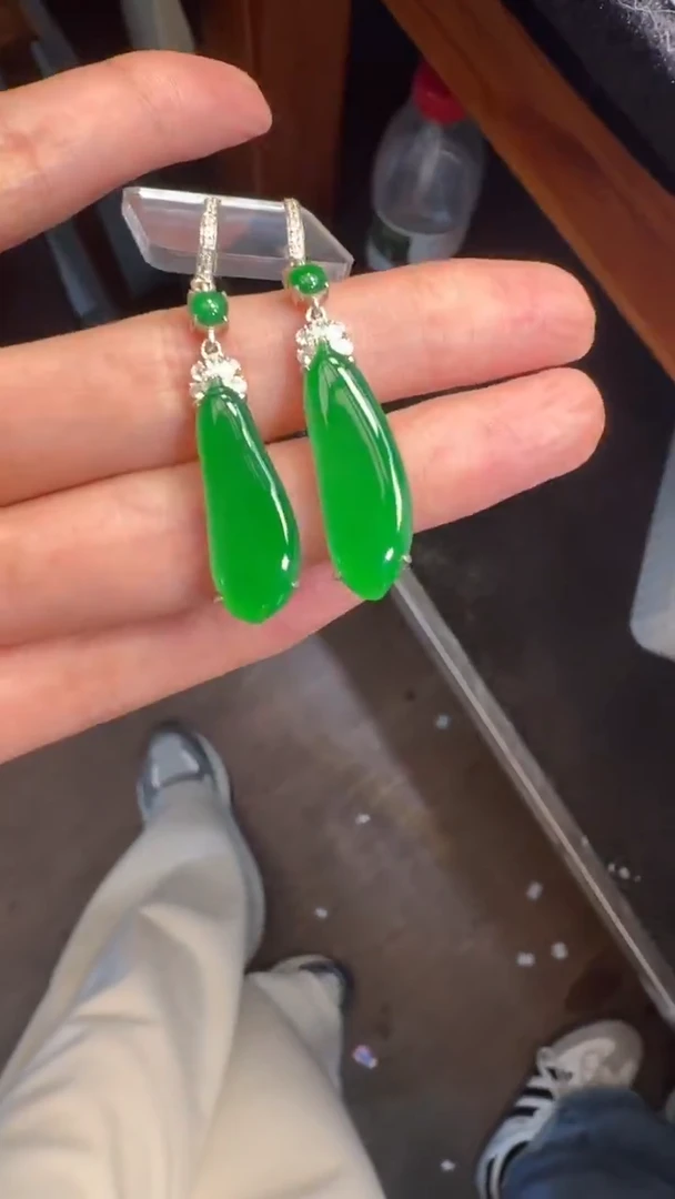 未镶嵌定制翡翠翡翠A货有轻微色差属于正常现象，福瓜耳钉1