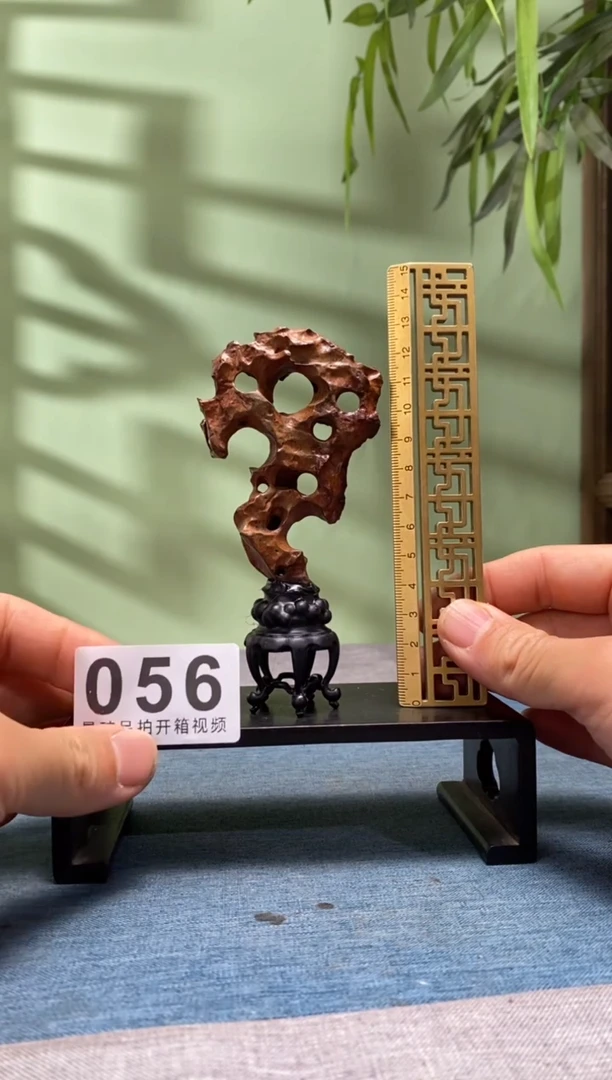 树脂制品底座 石头是青州玲珑石056号
