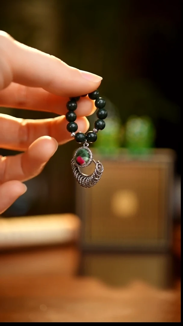 织绣妮***西私人定制苗族手工Q58