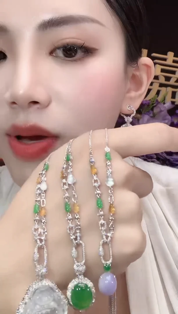 吊坠(不含链)18K金镶嵌翡翠A16 (不含吊坠)多样性发一件