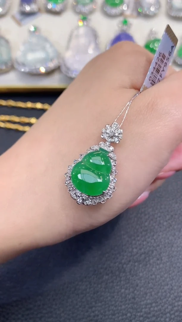 吊坠(不含链)18K金镶嵌翡翠D43