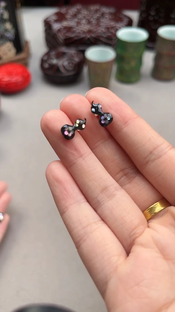 暖*扬州漆器螺钿葫芦耳钉