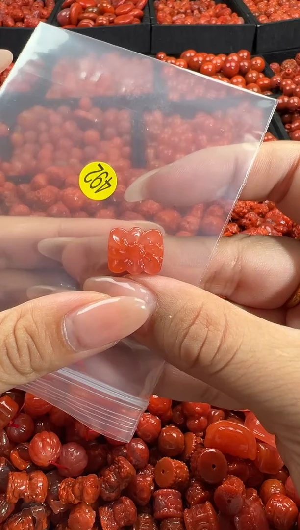颈饰未镶嵌南红玛瑙1