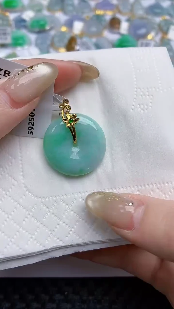 【闪购商品】翡翠颈饰18K金镶嵌天然A货翡翠 41
