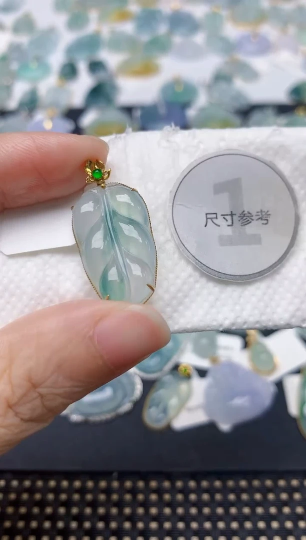 颈饰18K金镶嵌翡翠天然缅甸A货翡翠