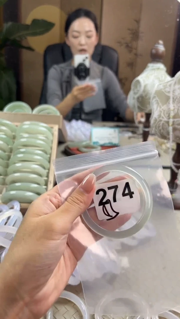 手镯玛瑙/玉髓未镶嵌274微瑕