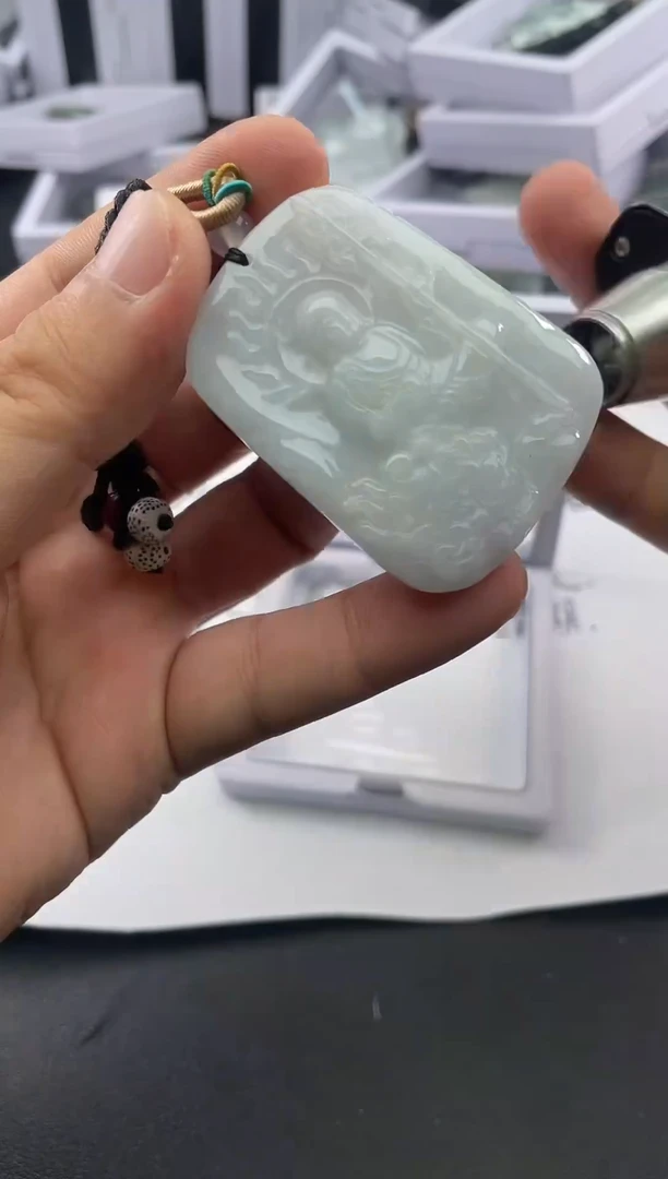 翡翠未镶嵌颈饰..../8/15/ 169