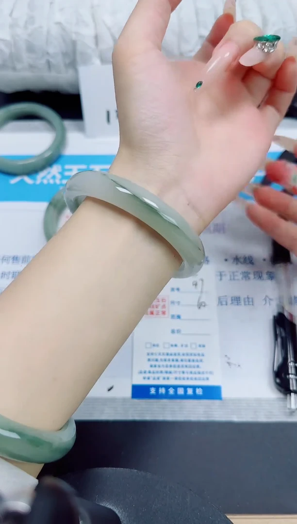 石英质玉手镯未镶嵌97/60