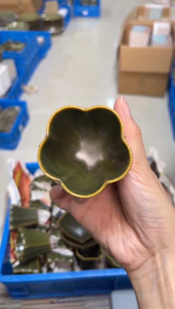 陶瓷茶叶末釉五瓣花口杯