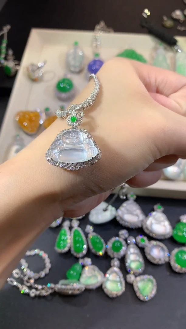 吊坠(不含链)18K金镶嵌翡翠80-佛公（不含链扣