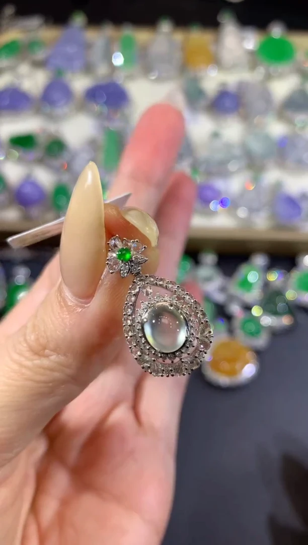 吊坠(不含链)18K金镶嵌翡翠103-蛋面