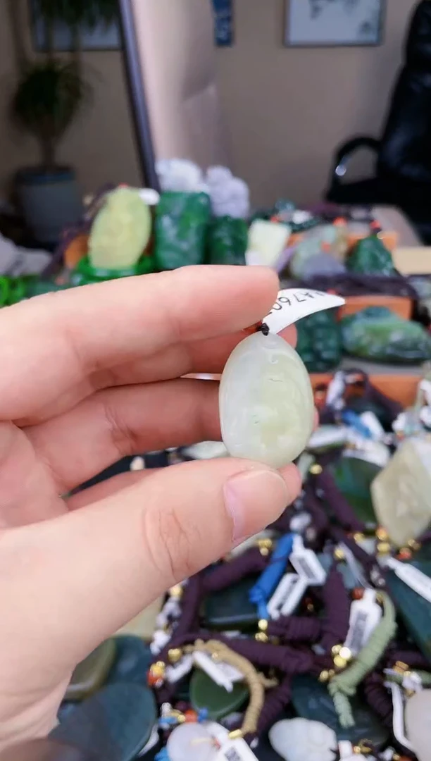 和田玉未镶嵌颈饰拍一发一拍一发一