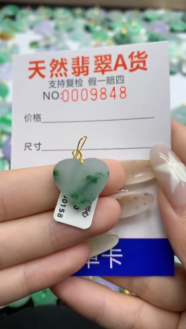 翡翠18K金镶嵌颈饰1111111111111