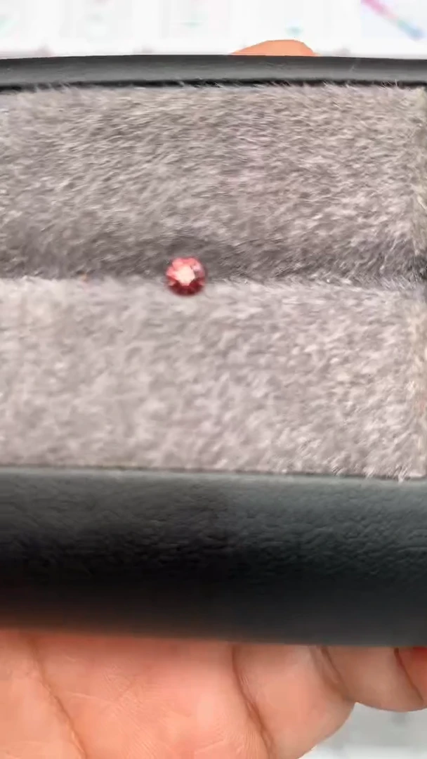 未镶嵌裸石尖晶石0.21