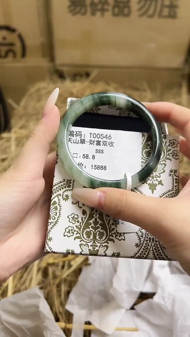 未镶嵌手镯石英质玉T00546