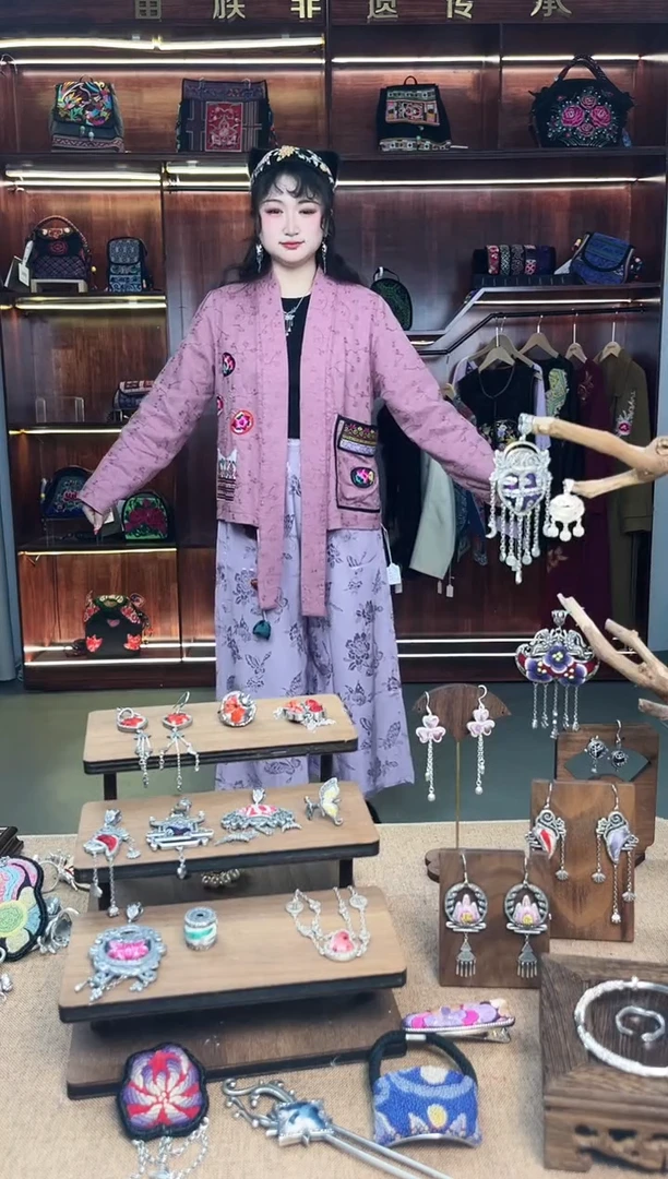 【闪购商品】织绣A12黔东南苗族刺绣